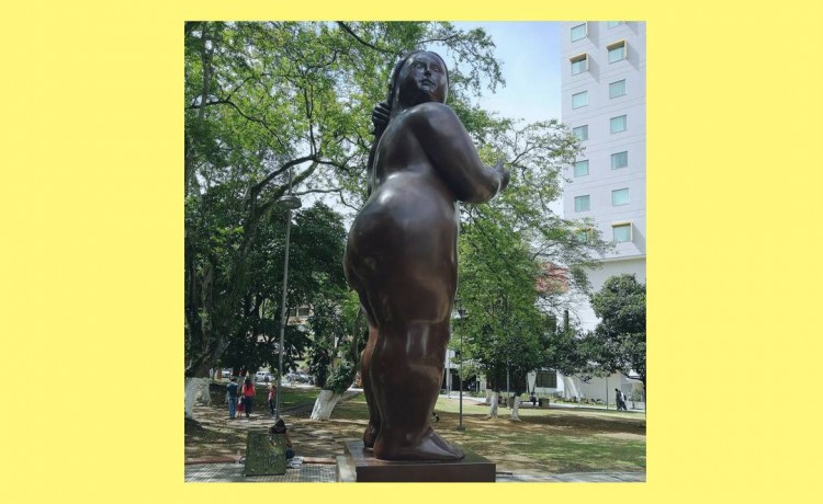 Mujer de Pie Desnuda